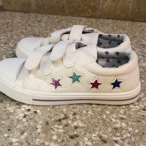 Never been worn tennis shoes